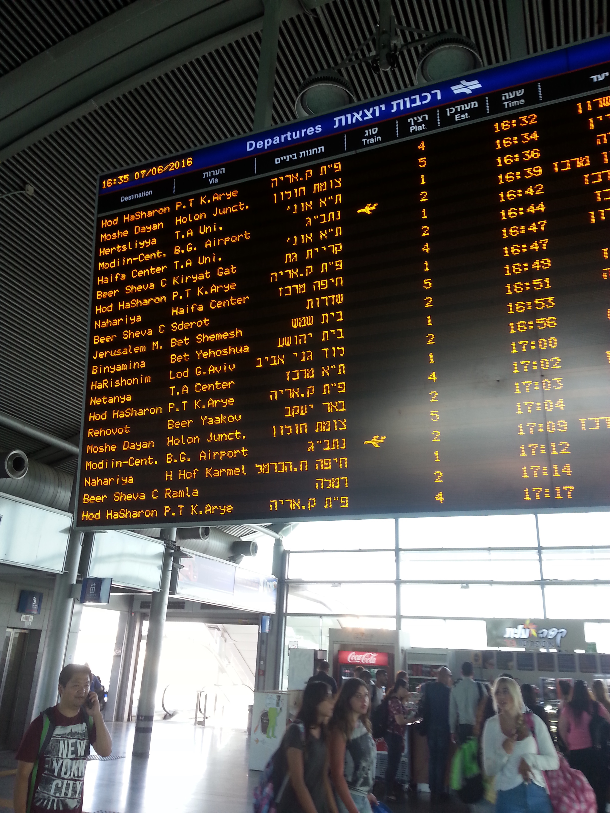 Signboard Leading to Tel Aviv Airport